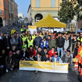 foto di gruppo degli studenti dell' I.T.I. al termine dell'incontro 